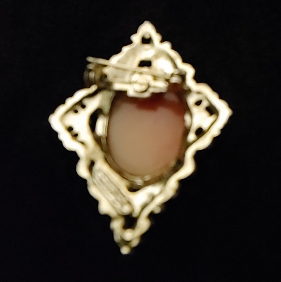 Vtg. Cameo Brooch by Gerry's Creations - Picture 3 of 4
